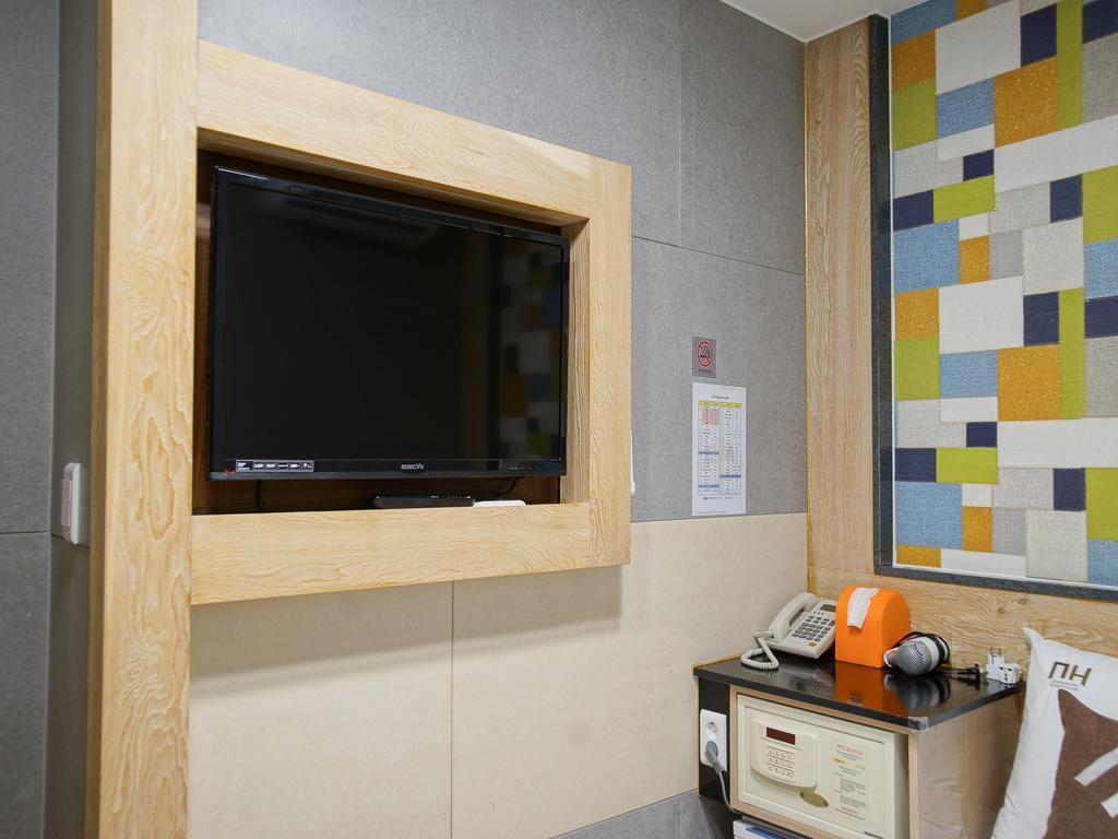 D.H Sinchon Guesthouse Seoul Exterior foto