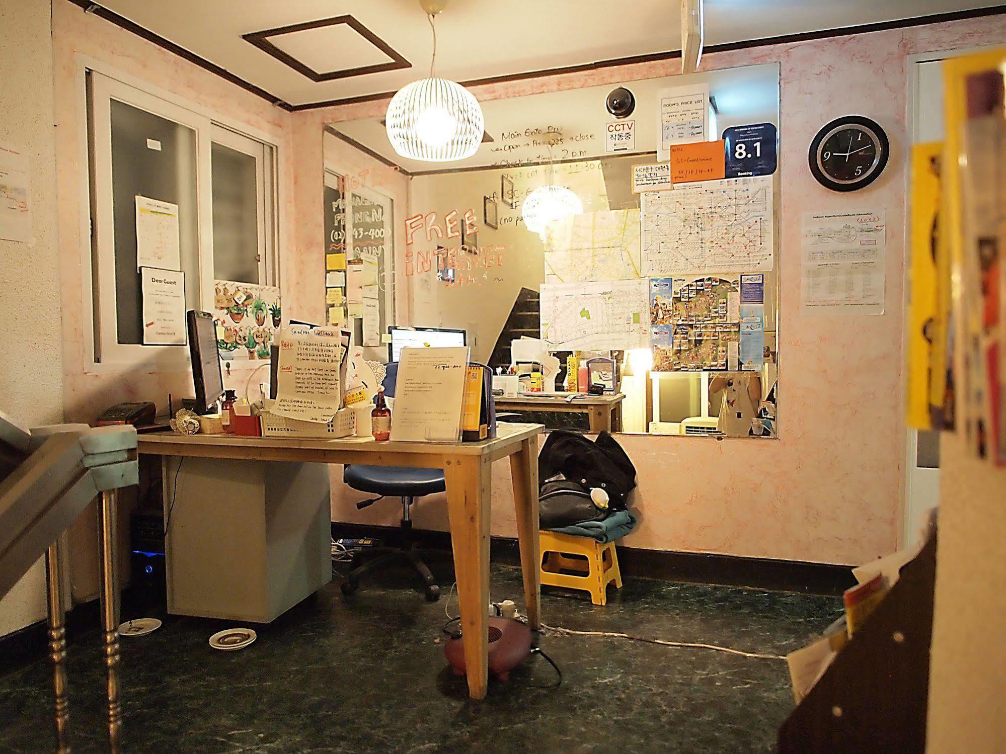 D.H Sinchon Guesthouse Seoul Exterior foto