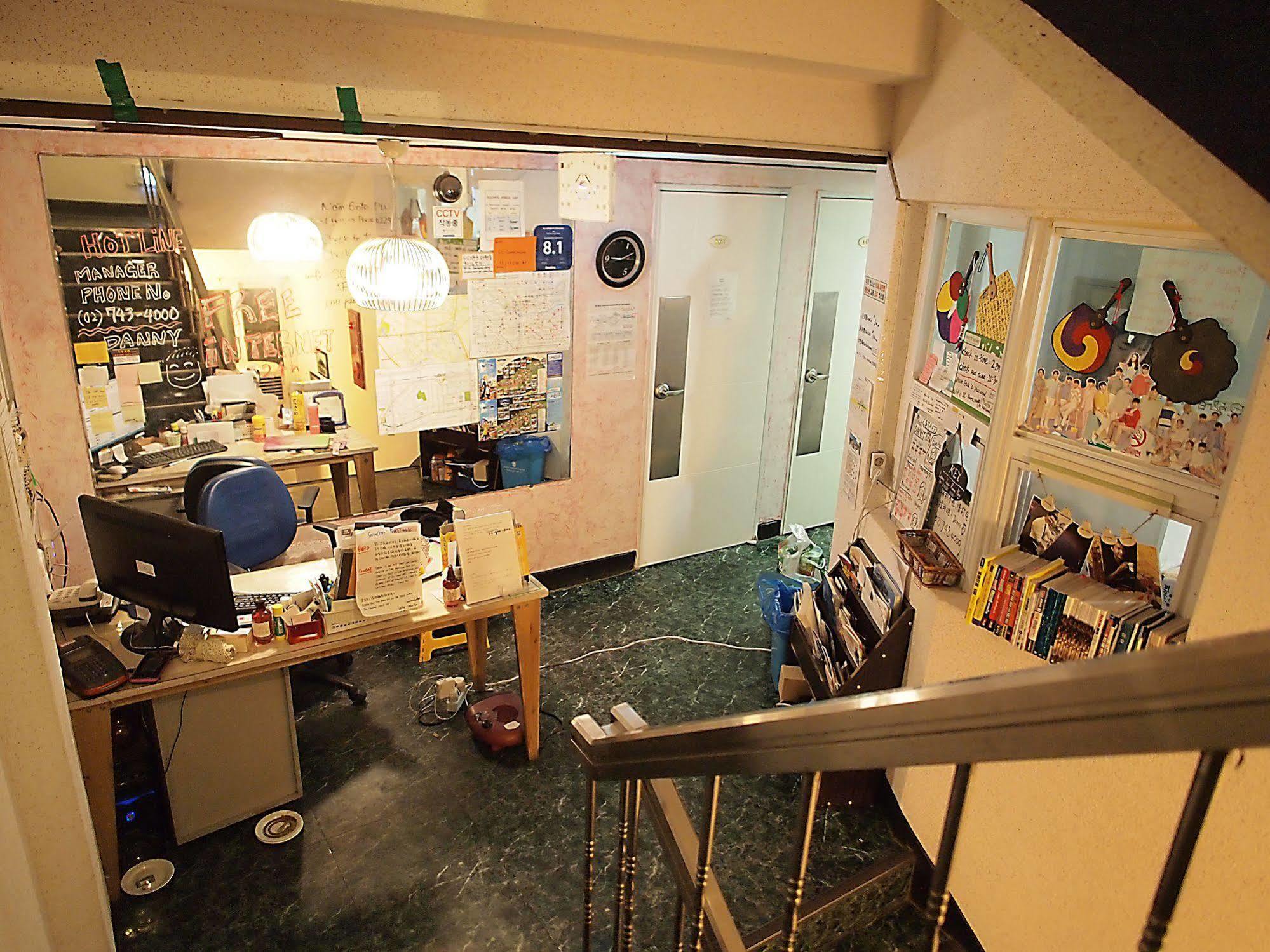 D.H Sinchon Guesthouse Seoul Exterior foto
