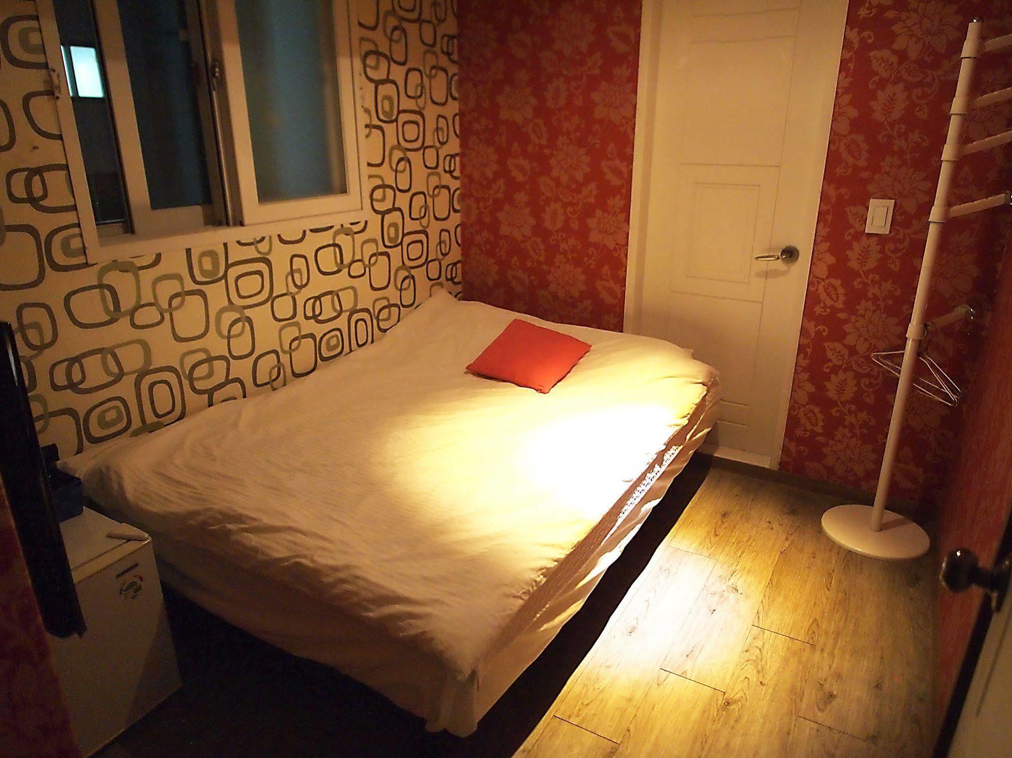 D.H Sinchon Guesthouse Seoul Exterior foto