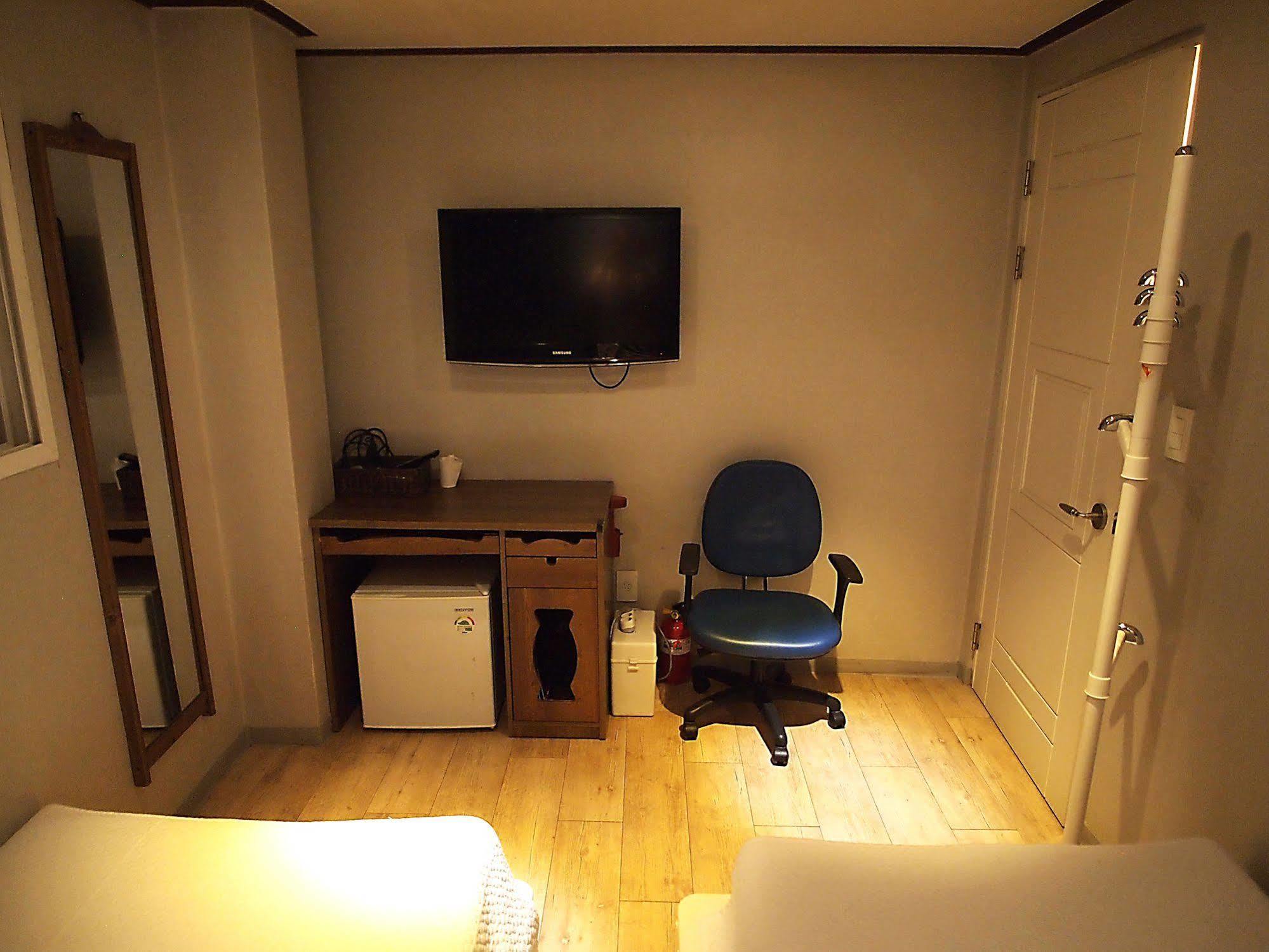 D.H Sinchon Guesthouse Seoul Exterior foto
