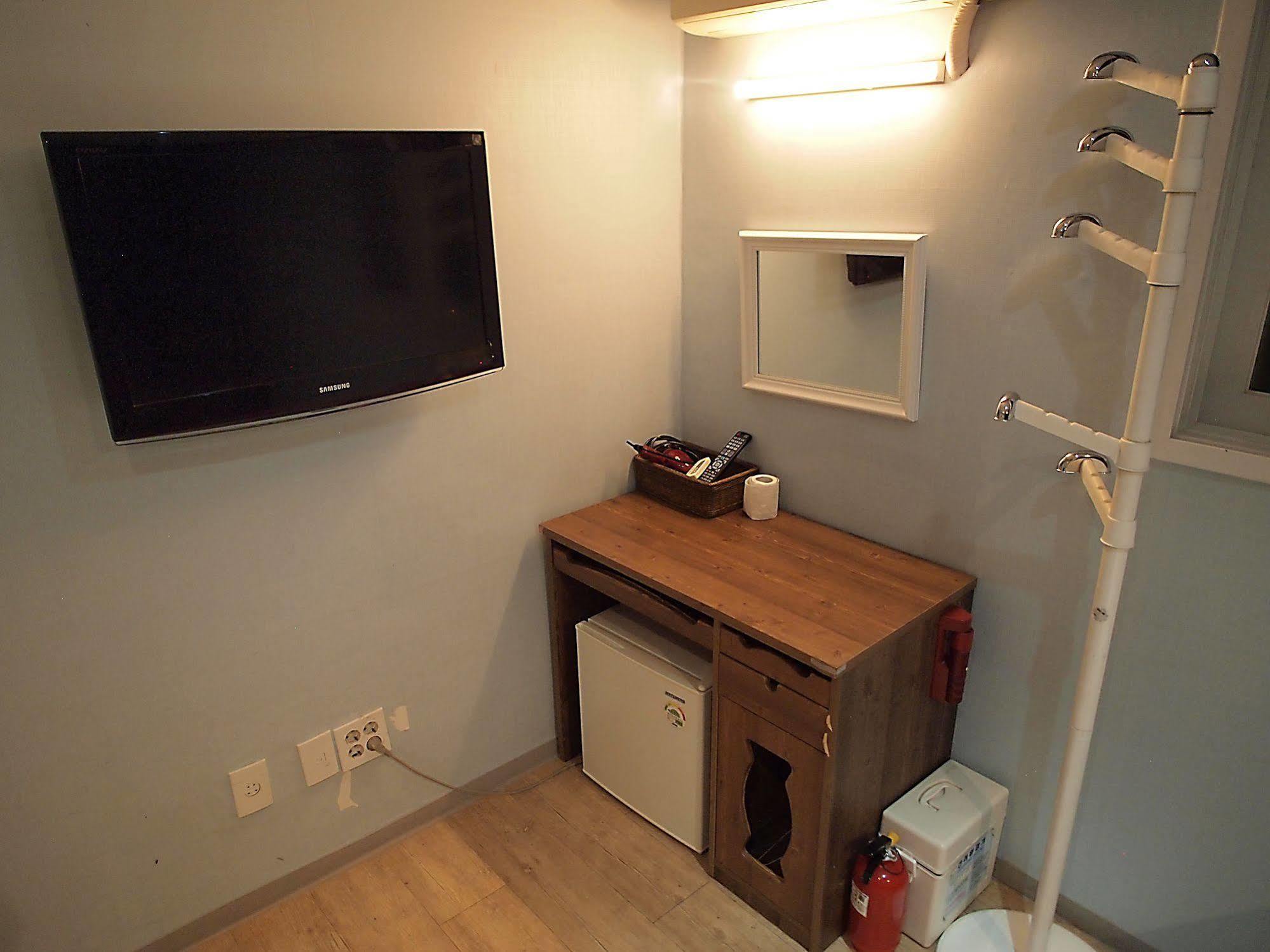 D.H Sinchon Guesthouse Seoul Exterior foto