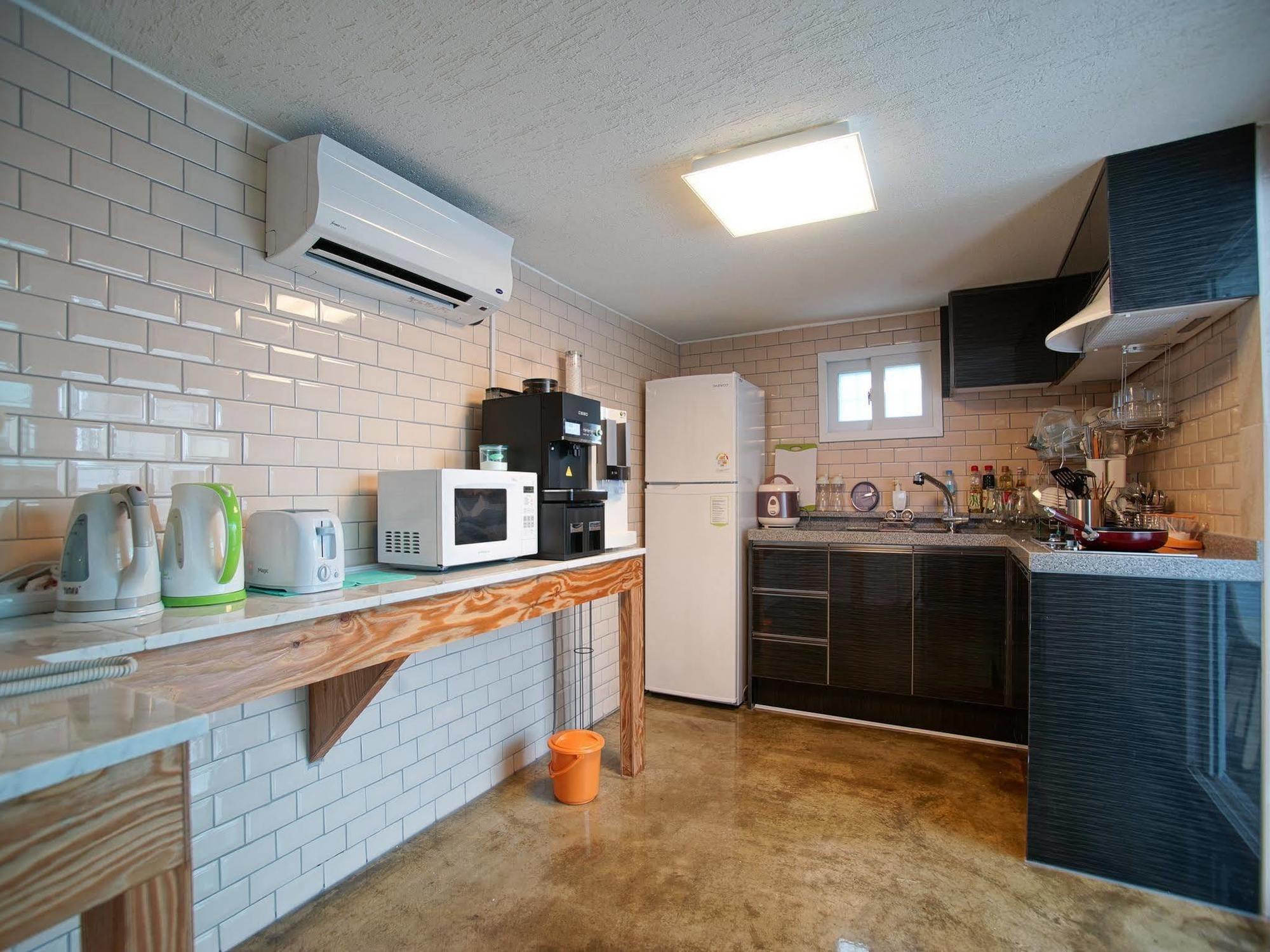 D.H Sinchon Guesthouse Seoul Exterior foto