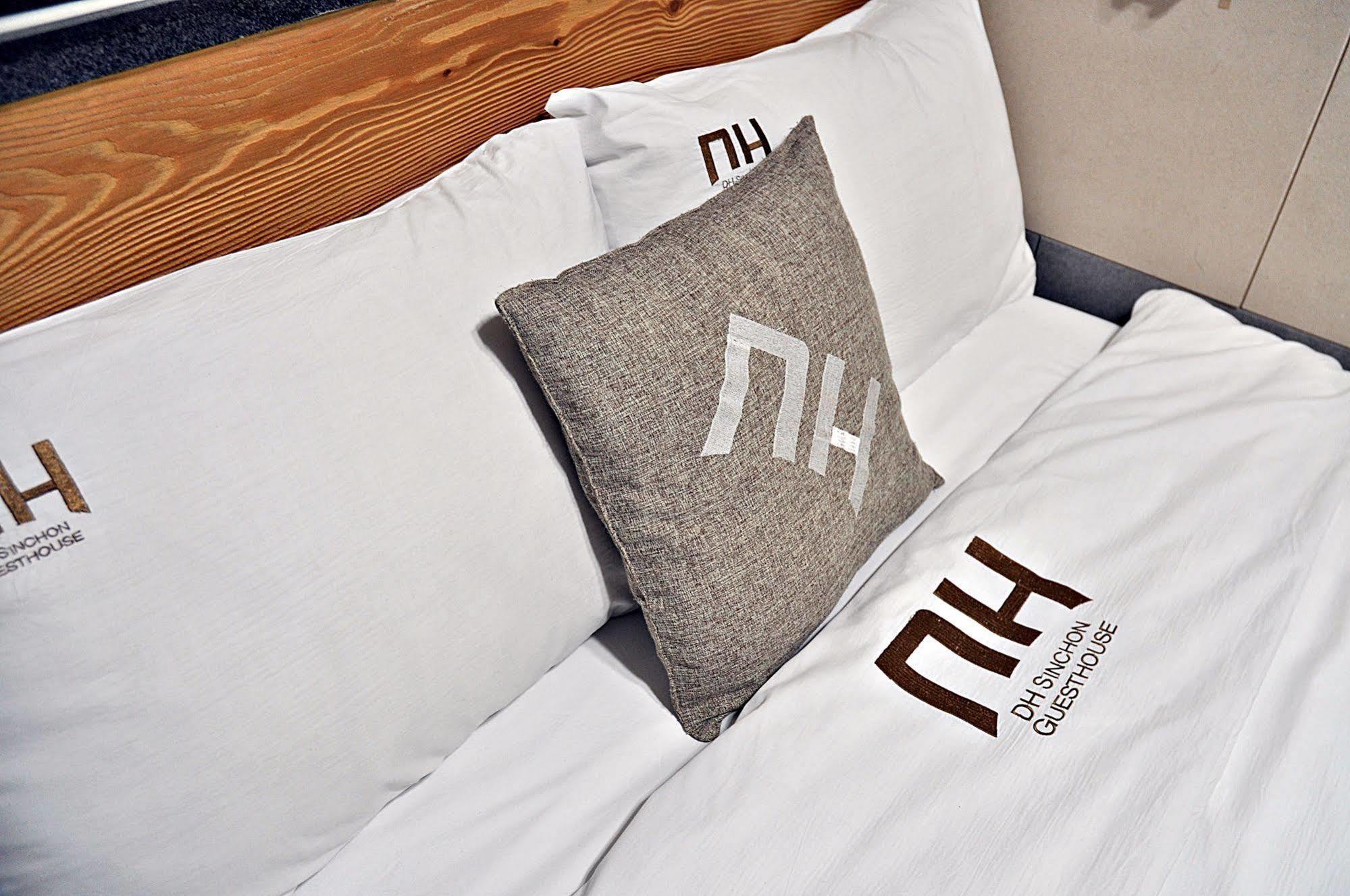 D.H Sinchon Guesthouse Seoul Exterior foto