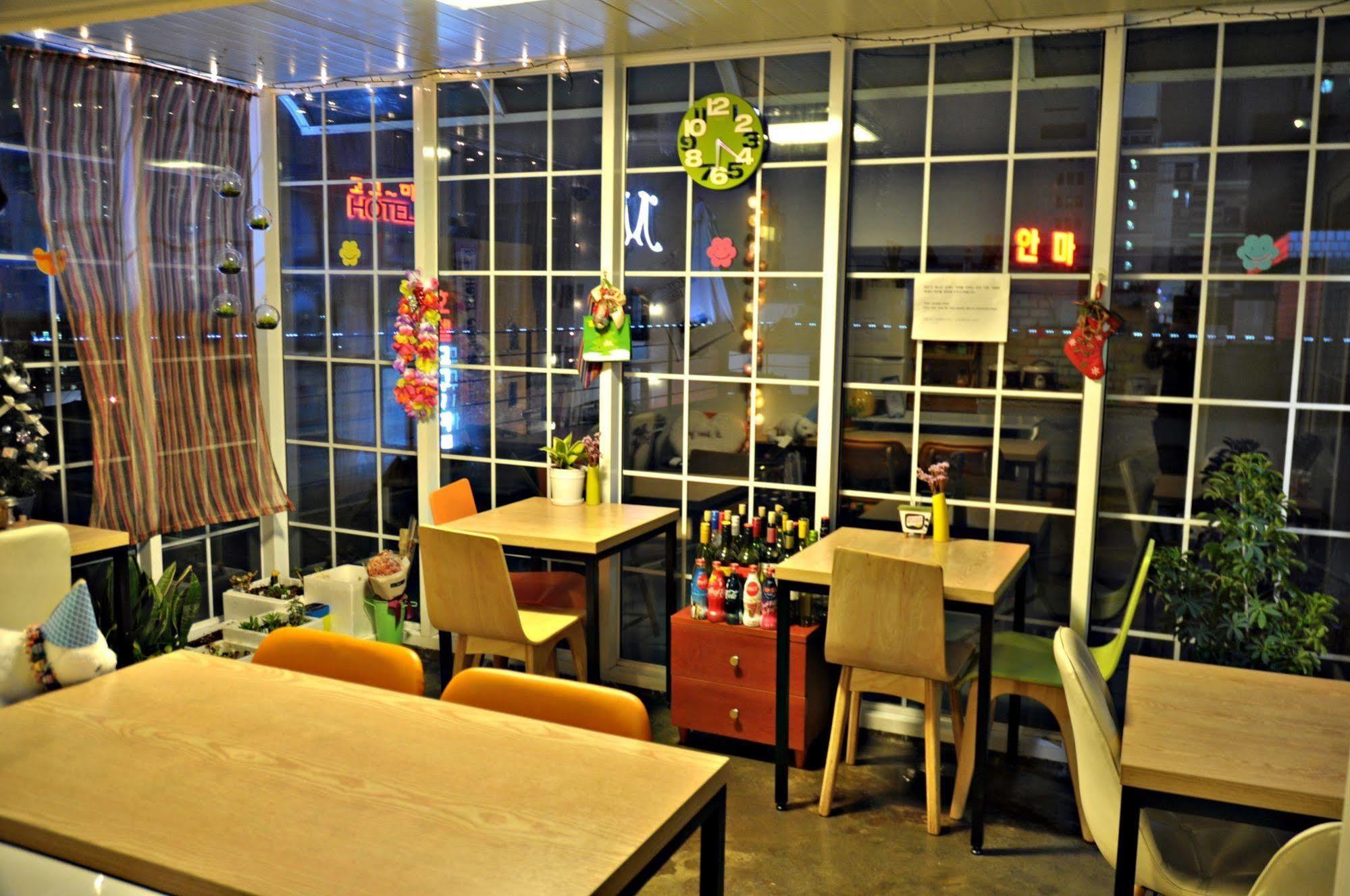 D.H Sinchon Guesthouse Seoul Exterior foto