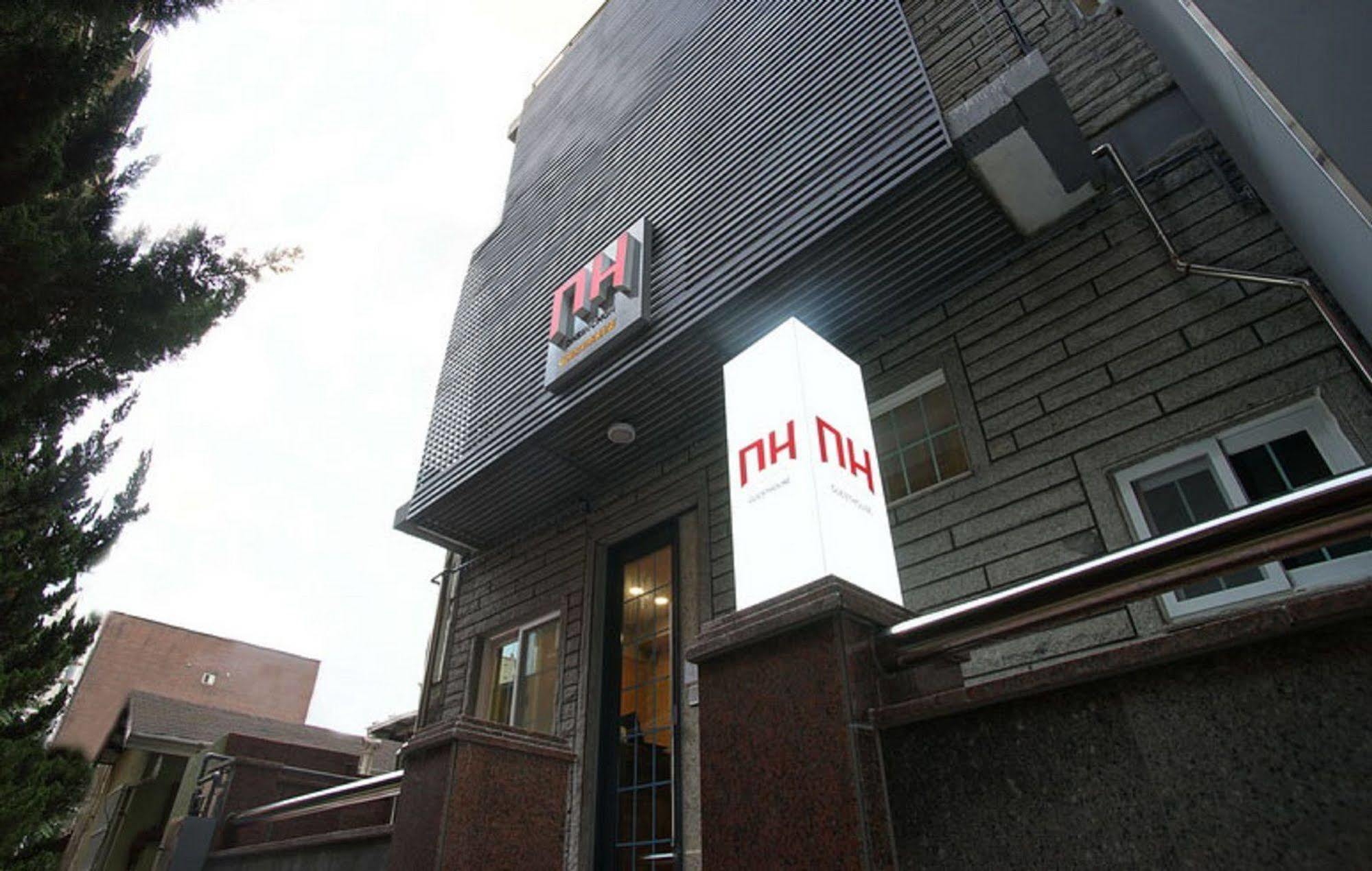 D.H Sinchon Guesthouse Seoul Exterior foto