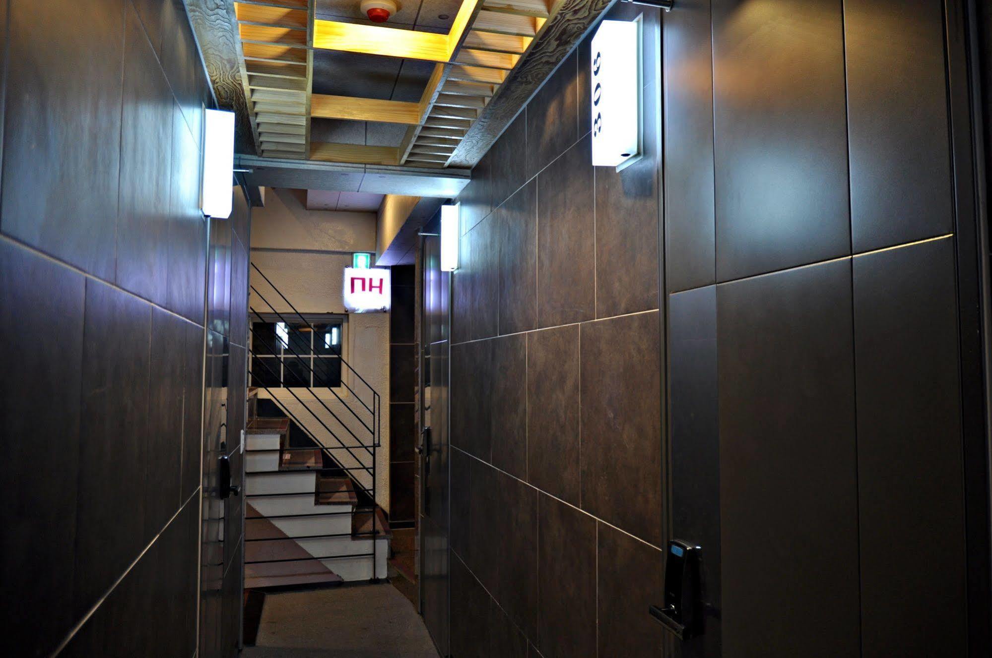 D.H Sinchon Guesthouse Seoul Exterior foto